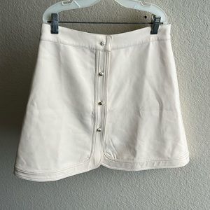 White skirt with pearl buttons. Size: Sm